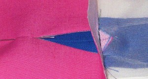 Position lips with join in centre of hole. Stitch across base.