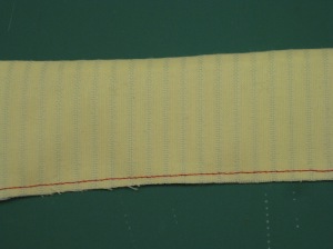 When collar is placed on a flat surface, the roll of the upper collar becomes obvious.